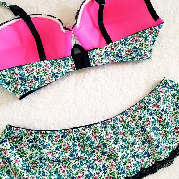 Victoria's Secret Vintage Sexy Little Things Bra & Skirted Thong Panty Set - Picture 5 of 16